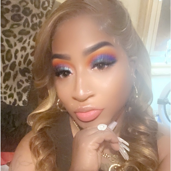 Meet your Posher, Tina - Picture 2 of 3